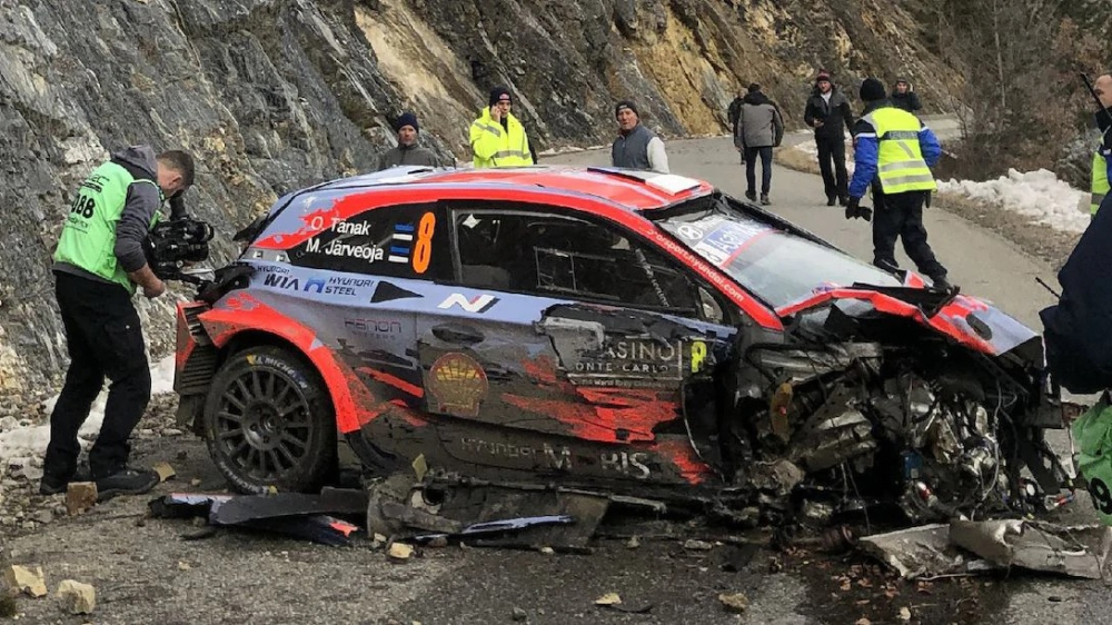 Chiếc xe đua Hyundai i20 Coupe WRC bị hư hỏng nặng sau vụ tai nạn tốc độ cao
