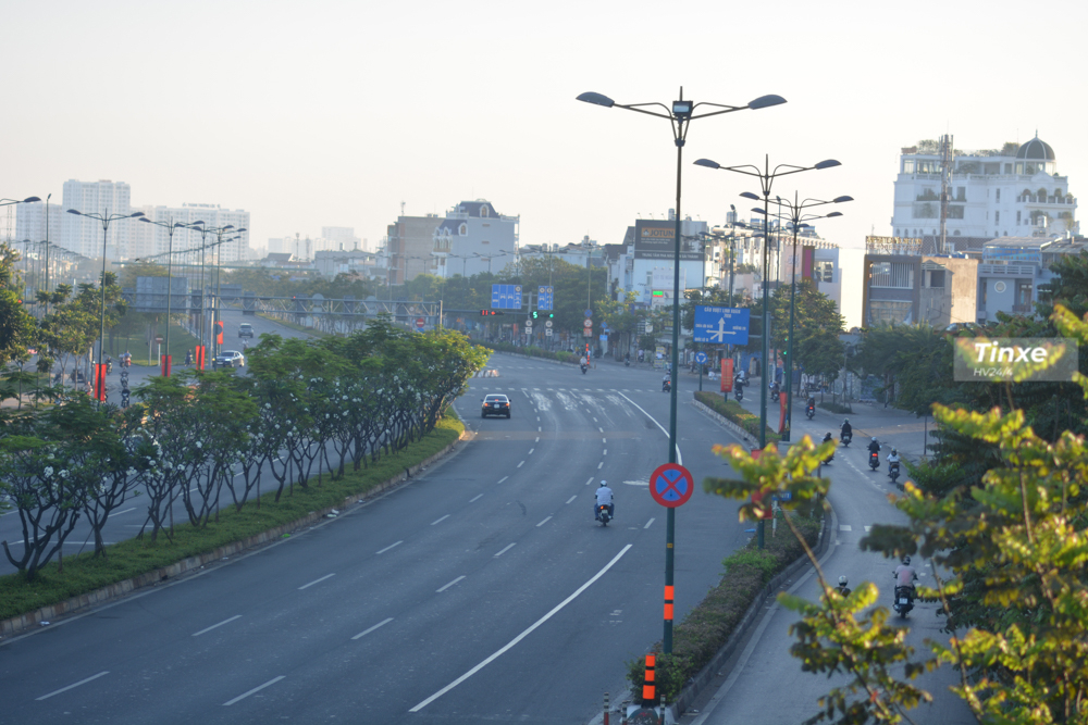 Đường Phạm Văn Đồng v&agrave;o l&uacute;c 7h30 s&aacute;ng ng&agrave;y m&ugrave;ng 1 Tết