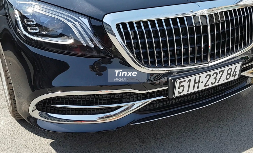 Mercedes-Maybach S650 thế hệ mới có phần cản va trước thiết kế lại hoàn toàn mang đến cái nhìn năng động hơn cho mẫu xe siêu sang có giá lăn bánh hơn 16,5 tỷ đồng. Mercedes-Maybach S650 thế hệ mới có phần cản va trước thiết kế lại hoàn toàn mang đến cái nhìn năng động hơn cho mẫu xe siêu sang có giá lăn bánh hơn 16,5 tỷ đồng.