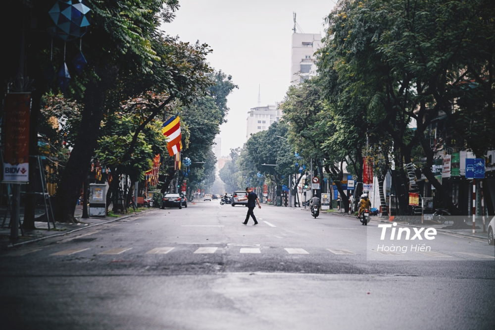 H&agrave; Nội s&aacute;ng m&ugrave;ng 1 Tết vắng vẻ v&agrave; b&igrave;nh y&ecirc;n đến lạ thường.