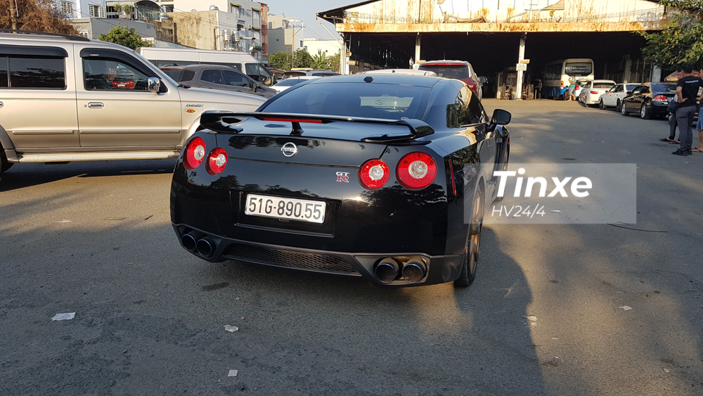 Ra mắt vào năm 2007 tại triển lãm Tokyo nhưng phải đến năm 2009, những chiếc Nissan GT-R đầu tiên mới được sản xuất. Ra mắt vào năm 2007 tại triển lãm Tokyo nhưng phải đến năm 2009, những chiếc Nissan GT-R đầu tiên mới được sản xuất.