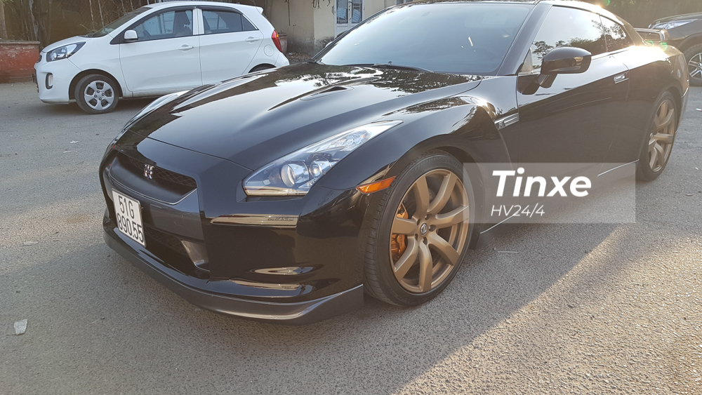 Chiếc siêu xe Nissan GT-R này sau nhiều lần đổi chủ tại các thành phố lớn ở Việt Nam giờ đây đã yên vị trong một garage xe kín tiếng tại Sài thành. Chiếc siêu xe Nissan GT-R này sau nhiều lần đổi chủ tại các thành phố lớn ở Việt Nam giờ đây đã yên vị trong một garage xe kín tiếng tại Sài thành.