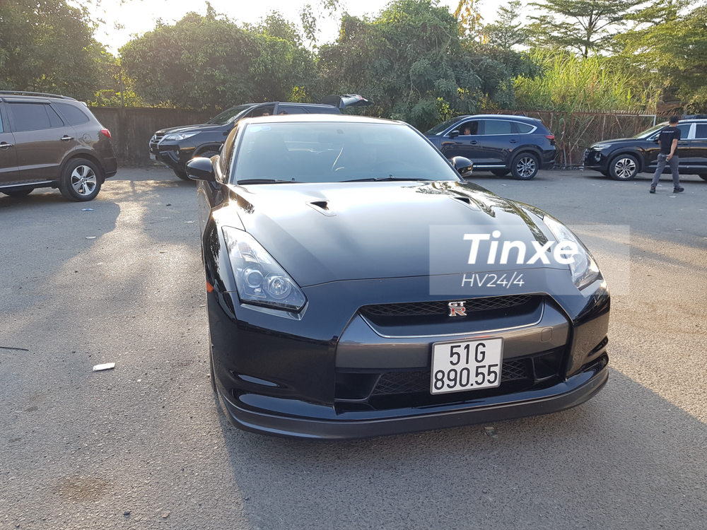 Chủ nhân của siêu xe đường phố Nissan GT-R màu đen độc nhất vô nhị ở Việt Nam hiện còn đang sở hữu nhiều mẫu xe độc như Ferrari F355 Spider hay xe thể thao Ford Mustang Shelby GT500. Chủ nhân của siêu xe đường phố Nissan GT-R màu đen độc nhất vô nhị ở Việt Nam hiện còn đang sở hữu nhiều mẫu xe độc như Ferrari F355 Spider hay xe thể thao Ford Mustang Shelby GT500.