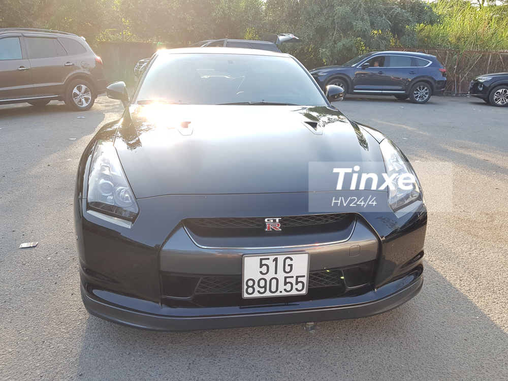 Siêu xe đường phố Nissan GT-R có số lượng khoảng 5 chiếc tại Việt Nam nhưng hiện chỉ có duy nhất một chiếc mang màu sơn đen rất hầm hố và cá tính. Siêu xe đường phố Nissan GT-R có số lượng khoảng 5 chiếc tại Việt Nam nhưng hiện chỉ có duy nhất một chiếc mang màu sơn đen rất hầm hố và cá tính.