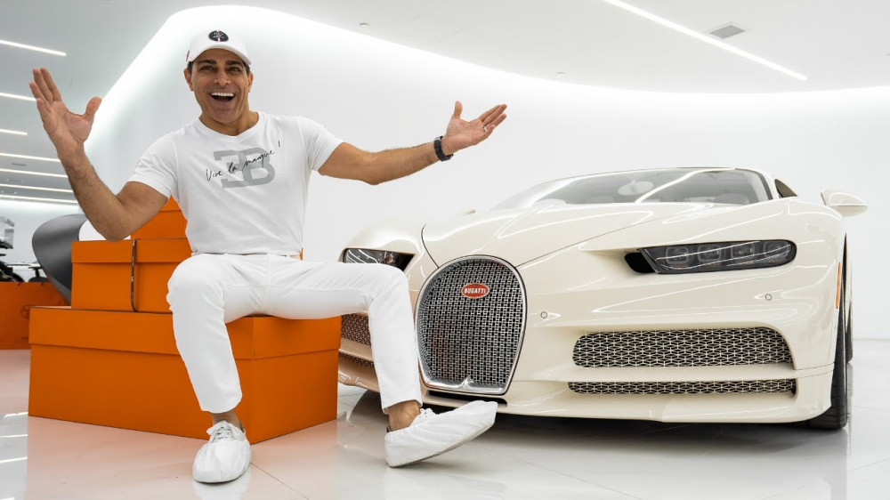 Vị đại gia rất thích hãng thời trang Hermes nên đã yêu cầu đơn vị này kết hợp với Bugatti tạo ra chiếc Chiron độc bản cho mình. Trước đó là sự kết hợp của Pagani với Hermes. Vị đại gia rất thích hãng thời trang Hermes nên đã yêu cầu đơn vị này kết hợp với Bugatti tạo ra chiếc Chiron độc bản cho mình. Trước đó là sự kết hợp của Pagani với Hermes.