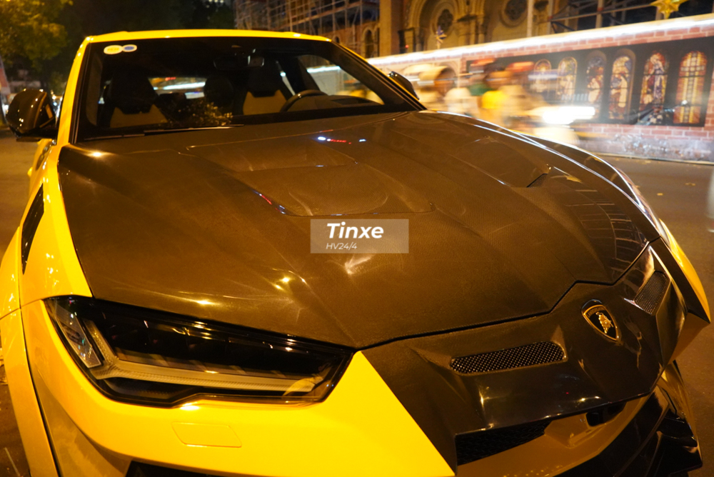 Bản độ Lamborghini Urus Venatus đến từ Mansory mang đến ngoại hình hầm hố hơn cho chiếc siêu SUV Lamborghini Urus thứ 6 về Việt Nam.