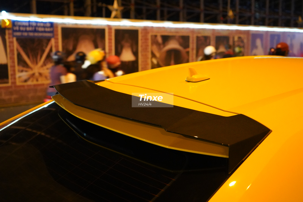 Chưa hết, Lamborghini Urus Venatus còn xuất hiện một cánh gió ở tầng trên cùng