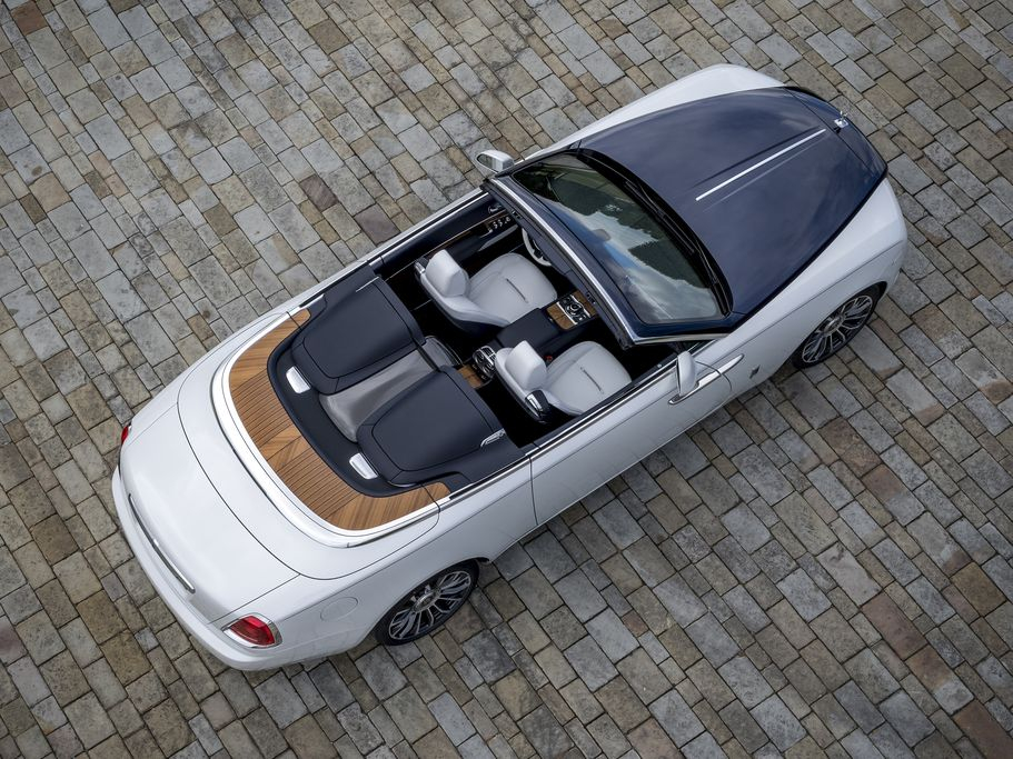 Rolls-Royce Bayside Dawn Aero Cowling - một chiếc xe được cá nhân hoá rất nổi bật. Rolls-Royce Bayside Dawn Aero Cowling - một chiếc xe được cá nhân hoá rất nổi bật.