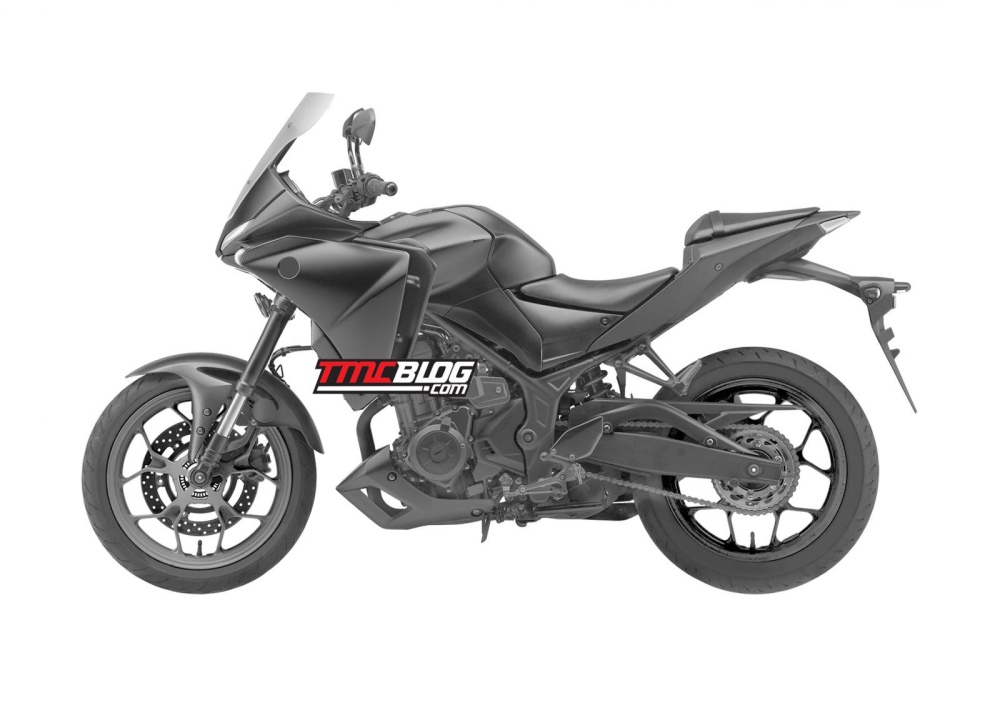 Nửa thân trước có thiết kế giống Tracer 700 2020 trong khi nửa thân sau vẫn giữ nguyên vẻ ngoài của chiếc MT-25
