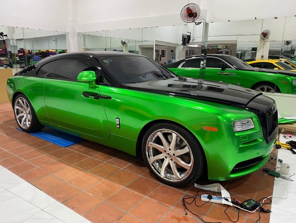 Người y&ecirc;u xe Bạc Li&ecirc;u lại thay &aacute;o cho Rolls-Royce Wraith