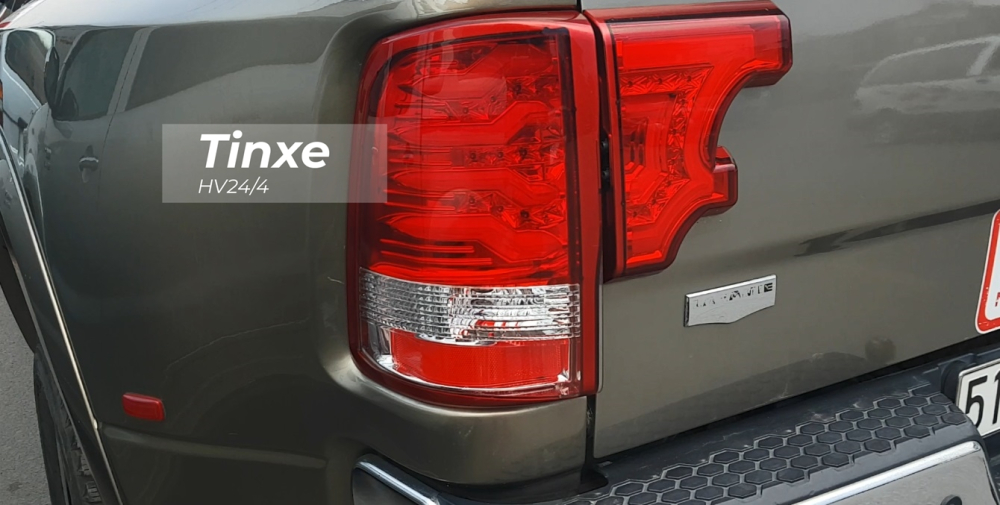 Còn đây là đèn hậu của mẫu xe bán tải hạng nặng Dodge Ram 3500 Heavy Duty độc nhất Việt Nam Còn đây là đèn hậu của mẫu xe bán tải hạng nặng Dodge Ram 3500 Heavy Duty độc nhất Việt Nam