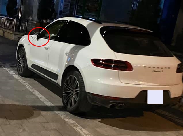 Chiếc Porsche Macan S bị vặt gương tối mùng 3 Tết thuộc đời cũ Chiếc Porsche Macan S bị vặt gương tối mùng 3 Tết thuộc đời cũ