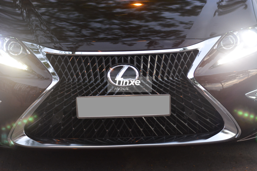 Dễ thấy ngay việc độ body kit của phiên bản Lexus ES350 2019 đã mang đến cho chiếc Lexus ES350 đời cũ này bộ lưới tản nhiệt hoàn toàn mới 