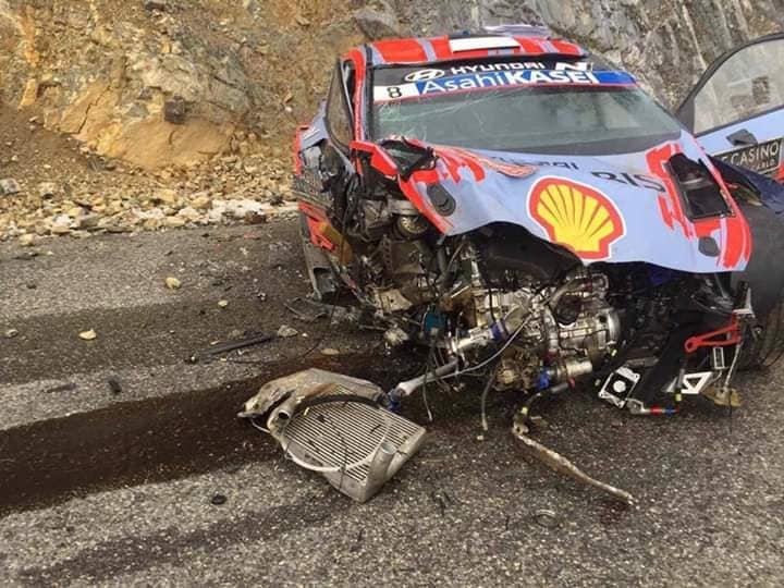 Chiếc xe bị hư hỏng rất nặng