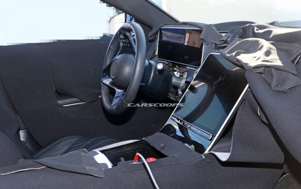Mercedes-Benz S-Class 2021 được trang bị màn hình nằm dọc cỡ lớn