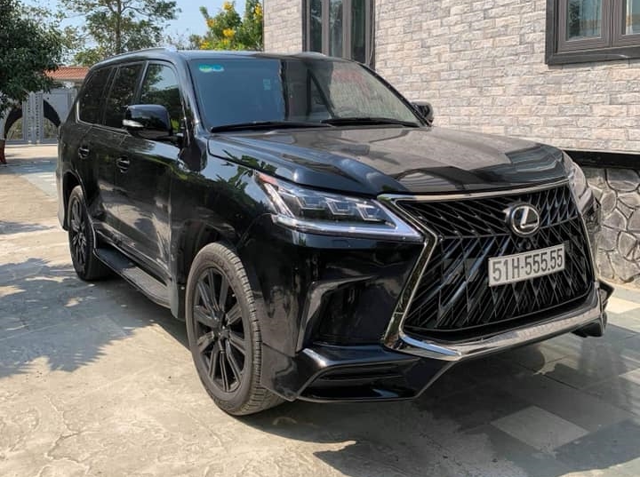 Lexus LX570 đeo biển Lexus LX570 đeo biển ngũ quý 5 này có ngoại thất khá giống với phiên bản Lexus LX570 Super Sport