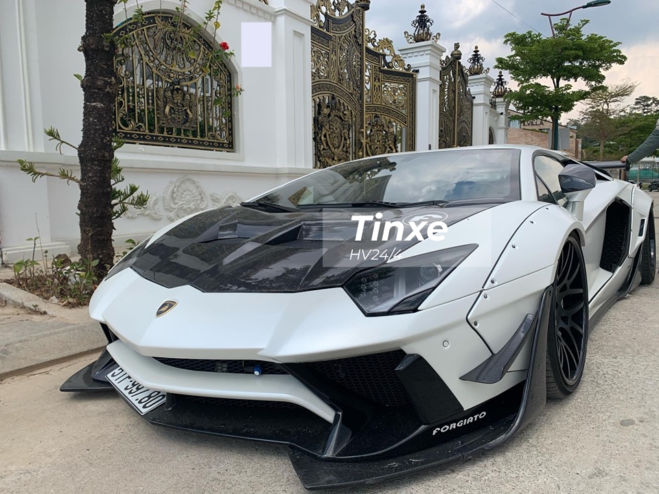 Chủ nh&acirc;n của chiếc si&ecirc;u xe Lamborghini Aventador Limited Edition 50 n&agrave;y c&oacute; qu&ecirc; gốc tại tỉnh L&acirc;m Đồng nhưng c&ograve;n kinh doanh v&agrave; ở tại một biệt thự tại quận 2, Tp.HCM.