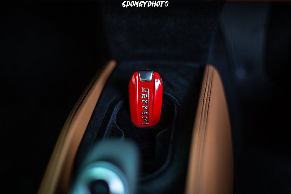 C&ograve;n nếu so s&aacute;nh sức mạnh của Ferrari F8 Tributo v&agrave; mẫu xe Ferrari 488 GTB, hai chiếc xe n&agrave;y c&ugrave;ng sử dụng động cơ V8, dung t&iacute;ch 3.9 l&iacute;t, tăng &aacute;p k&eacute;p, nhưng ngựa chiến mới về Việt Nam theo diện tạm nhập t&aacute;i xuất của Ferrari c&oacute; c&ocirc;ng suất cao hơn 49 m&atilde; lực v&agrave; m&ocirc;-men xoắn cực đại hơn 10 Nm.