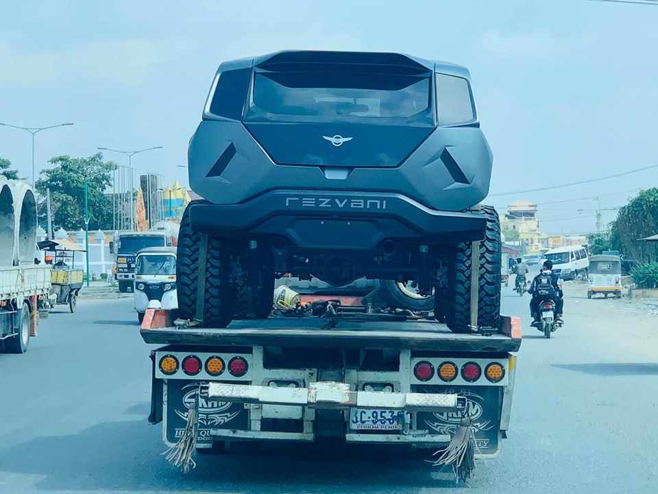 Những lựa chọn động cơ kh&aacute;c bao gồm một m&aacute;y h&uacute;t kh&iacute; tự nhi&ecirc;n V6, dung t&iacute;ch 3.6 l&iacute;t, sản sinh c&ocirc;ng suất tối đa 285 m&atilde; lực, một m&aacute;y V8, dung t&iacute;ch 6.4 l&iacute;t, sản sinh c&ocirc;ng suất 500 m&atilde; lực v&agrave; một m&aacute;y chạy dầu V6, dung t&iacute;ch 3.0 l&iacute;t, sản sinh c&ocirc;ng suất 285 m&atilde; lực.