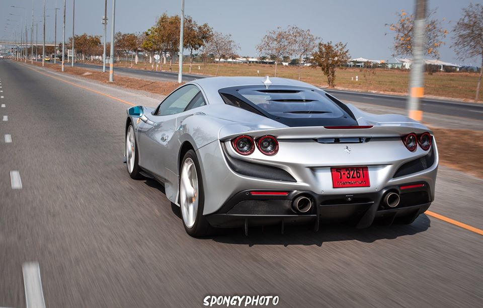 D&ugrave; thuế xe cực cao nhưng số lượng c&aacute;c si&ecirc;u xe về Th&aacute;i Lan vẫn kh&aacute; nhiều. Số lượng d&ograve;ng xe Ferrari ở Th&aacute;i ước t&iacute;nh hơn 350 chiếc v&agrave; con số n&agrave;y sẽ tăng cao khi c&aacute;c đơn đặt h&agrave;ng mẫu si&ecirc;u xe Ferrari F8 Tributo sẽ tiếp tục được thực hiện cho c&aacute;c đại gia ở đ&acirc;y.