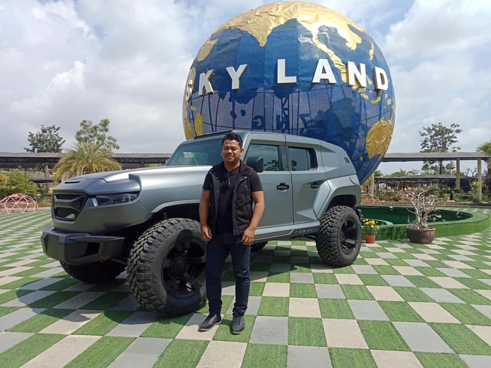 Rezvani Tank 2020 đầu ti&ecirc;n về Campuchia c&ugrave;ng chủ nh&acirc;n của xe.
