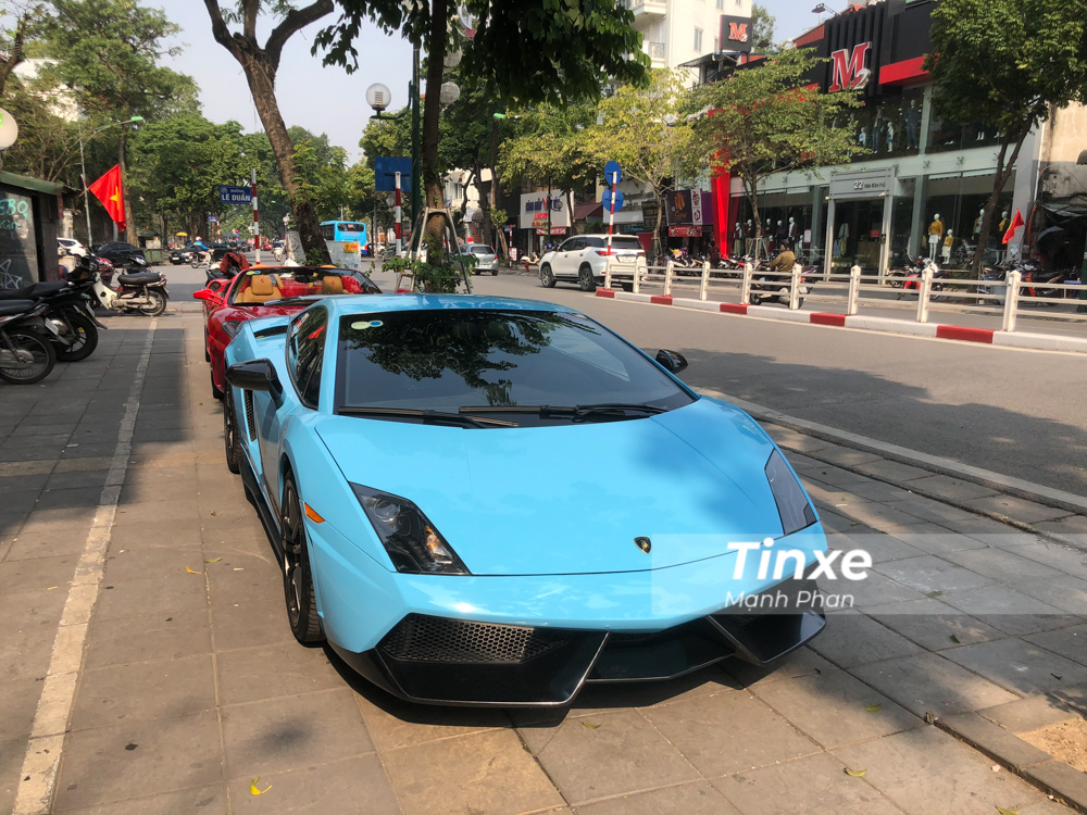 Trong đ&oacute;, phương ph&aacute;p thay &aacute;o bằng đề-can được nhiều người lựa chọn v&agrave; chủ nh&acirc;n chiếc si&ecirc;u xe Lamborghini Gallardo LP570-4 Superleggera n&agrave;y cũng kh&ocirc;ng ngoại lệ.