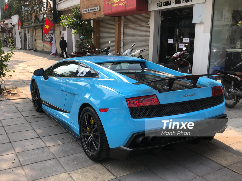 Nguy&ecirc;n bản m&agrave;u sơn của chiếc si&ecirc;u xe Lamborghini Gallardo LP570-4 Superleggera độc nhất Việt Nam l&agrave; trắng ngọc trai.