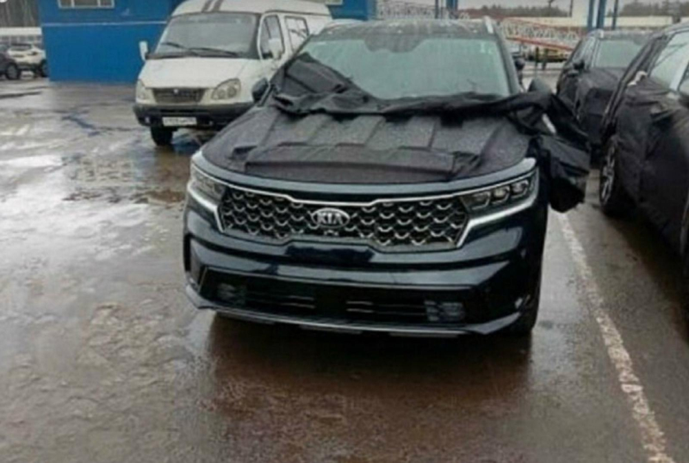 Thiết kế đầu xe của Kia Sorento 2021 không còn nhạt nhòa như thế hệ cũ