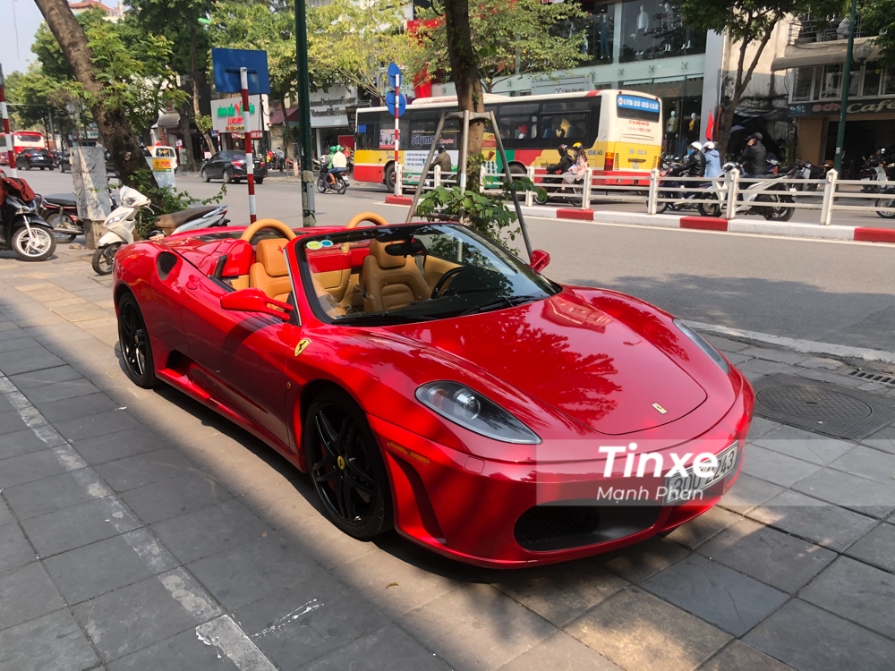 Trong những ngày Xuân Canh Tý 2020 này, có không ít siêu xe được chủ nhân cho đi du Xuân. Ấn tượng nhất là một cặp siêu xe là Lamborghini Gallardo LP570-4 Superleggera và Ferrari F430 Spider đỗ cùng nhau liên tục trong những ngày Tết Nguyên đán tại đường Điện Biên Phủ, Hà Nội thu hút không ít sự chú ý.