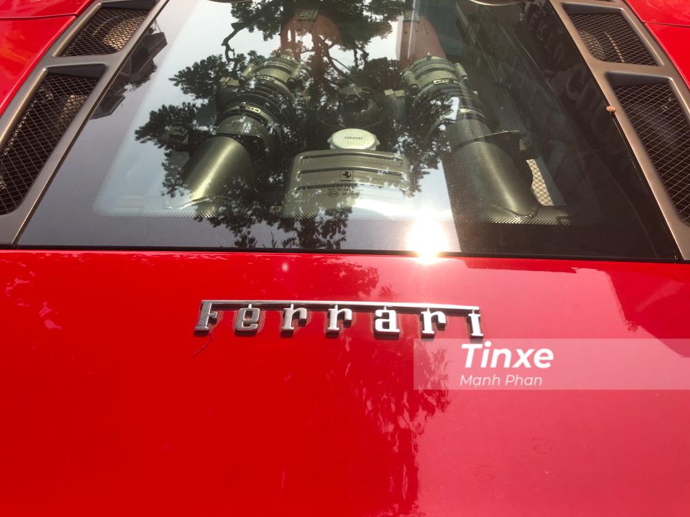 Siêu xe mui trần Ferrari F430 Spider đạt vận tốc tối đa 300 km/h