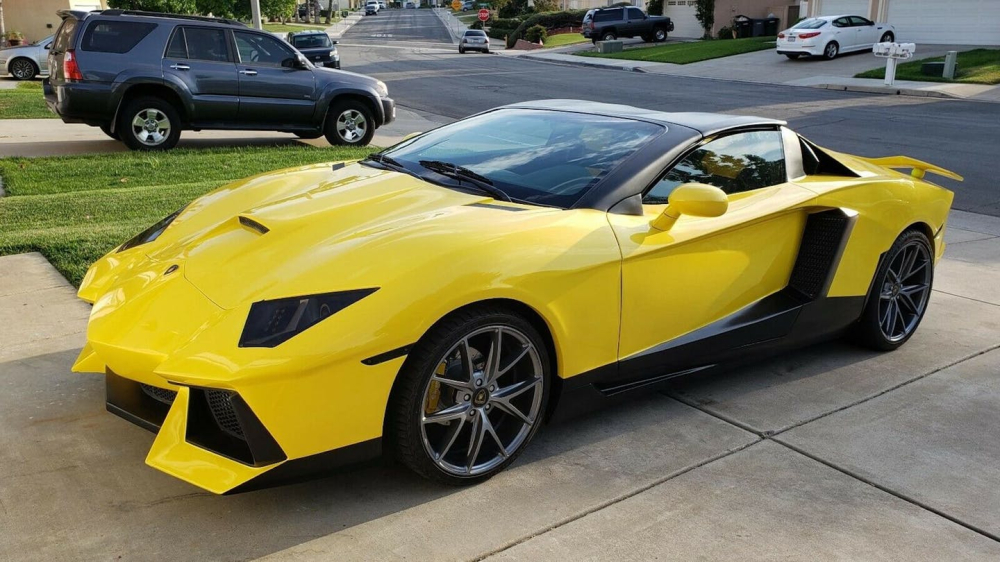 Mặt trước của si&ecirc;u xe Lamborghini Aventador nh&aacute;i dựa tr&ecirc;n Pontiac GTO