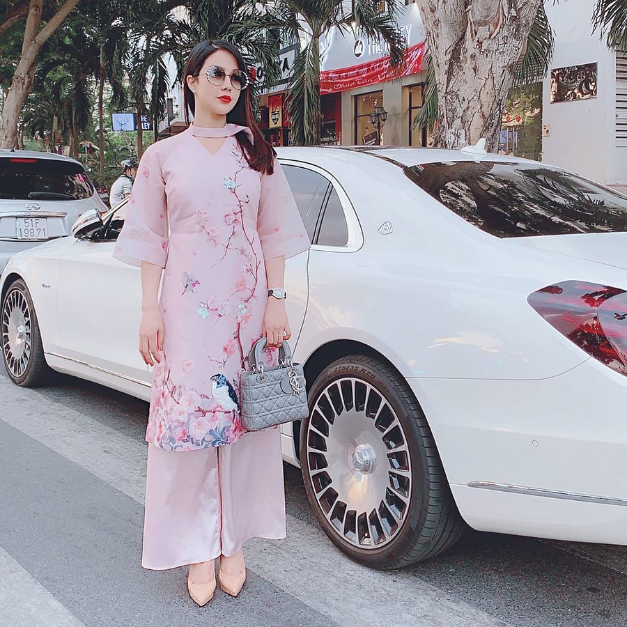 Mercedes-Maybach S450 4Matic của người đẹp Diệp L&acirc;m Anh c&oacute; gi&aacute; hơn 7 tỷ đồng