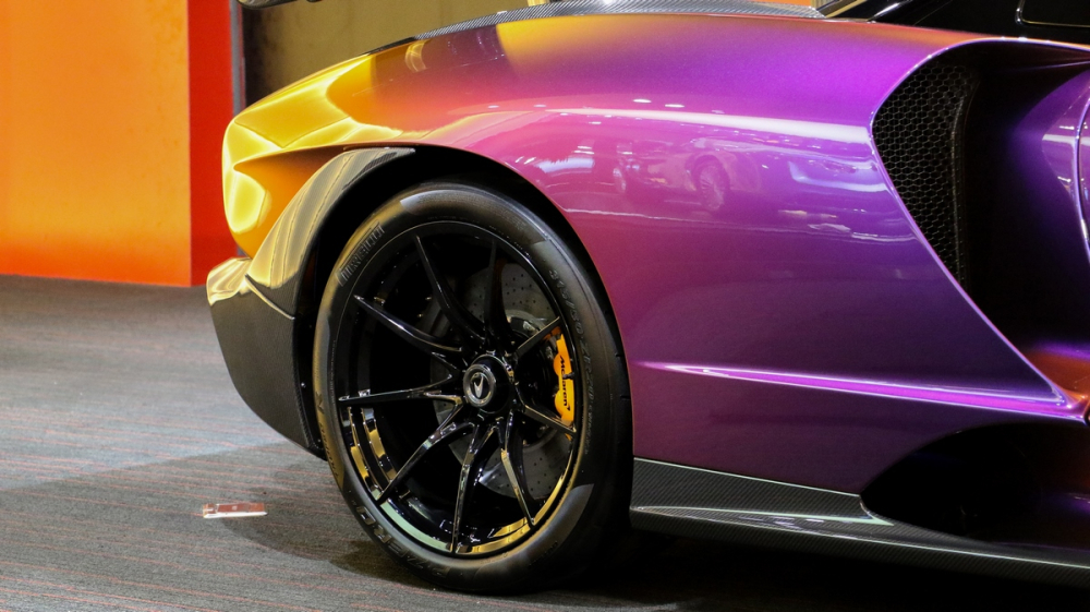 Tất nhi&ecirc;n l&agrave; ngo&agrave;i việc trang bị ống xả k&eacute;p, hệ truyền động của chiếc si&ecirc;u xe McLaren Senna sắp về Việt Nam vẫn l&agrave; khối động cơ xăng V8, tăng &aacute;p k&eacute;p, dung t&iacute;ch 4.0 l&iacute;t, lấy từ McLaren 720S đ&atilde; c&oacute; mặt tại Việt Nam.