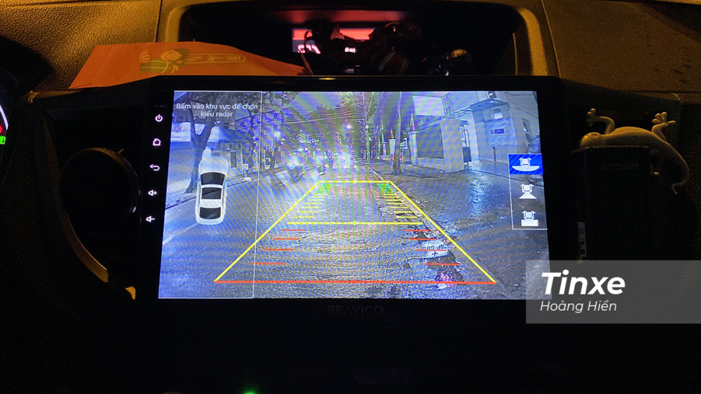 Camera lùi chuẩn Full-HD hỗ trợ nhìn đêm cho chất lượng hình ảnh sắc nét hơn, độ chi tiết tốt hơn và nhìn trời tối rõ hơn.