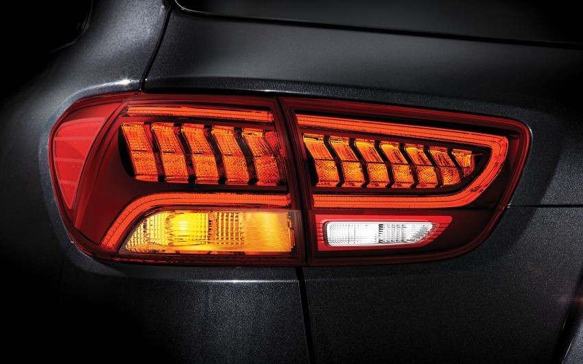 Đ&egrave;n hậu của Kia Sorento 2020 bản facelift