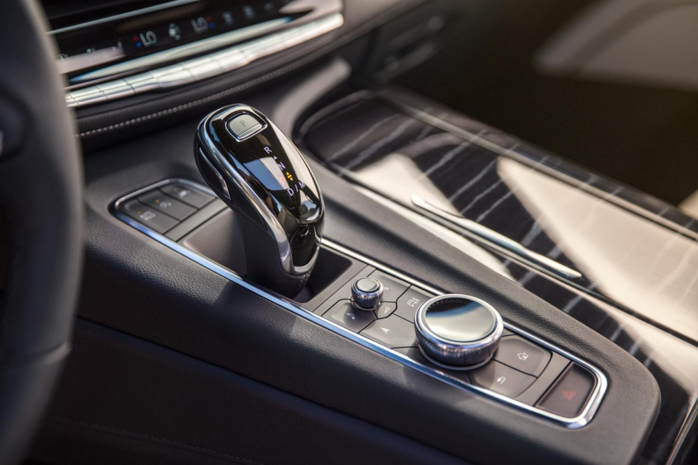 Cadillac Escalade 2021 c&oacute; cả động cơ diesel mới