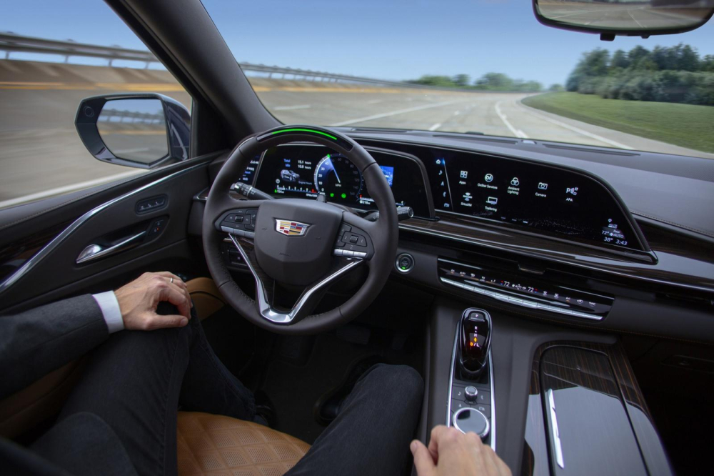 Cadillac Escalade 2021 được trang bị hệ thống l&aacute;i b&aacute;n tự động Super Cruise