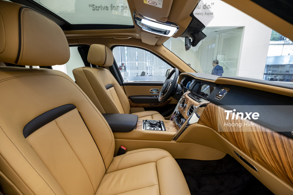 Nội thất sang trọng, tiện nghi của Rolls-Royce Cullinan.