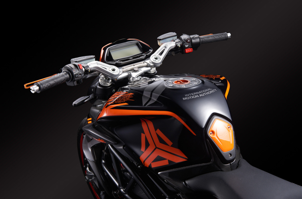 Bảng đồng hồ của Dragster 800 RR TheArsenale