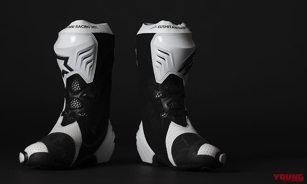 Alpinestars Super Tech R được bán ra với 4 màu sắc tuyệt đẹp cùng mức giá 15,3 triệu đồng