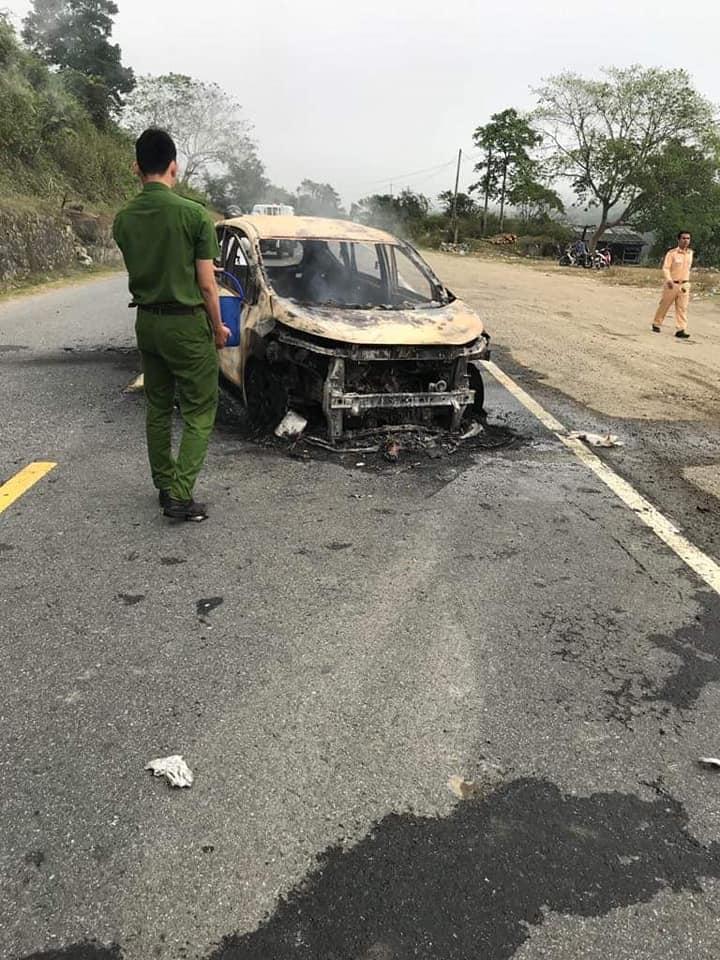 Lực lượng chức năng c&oacute; mặt tại hiện trường vụ việc