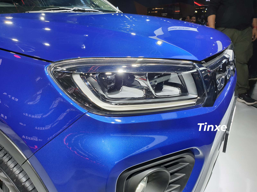 Suzuki Vitara Brezza 2020 còn có đèn pha LED