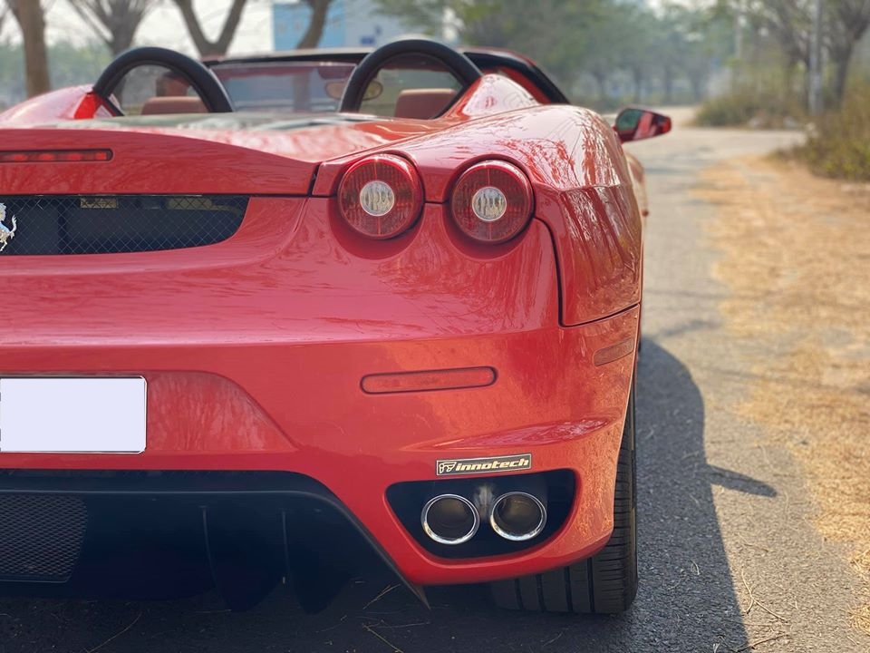 Chiếc Ferrari F430 Spider n&agrave;y được chủ hiện tại trang bị ống xả độ của h&atilde;ng FI