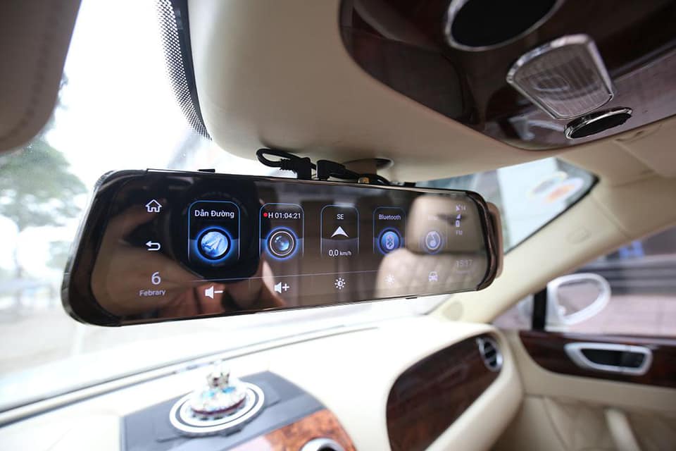 Một số đồ chơi có sẵn trên chiếc Bentley Continental Flying Spur rao bán hơn 3 tỷ đồng này.