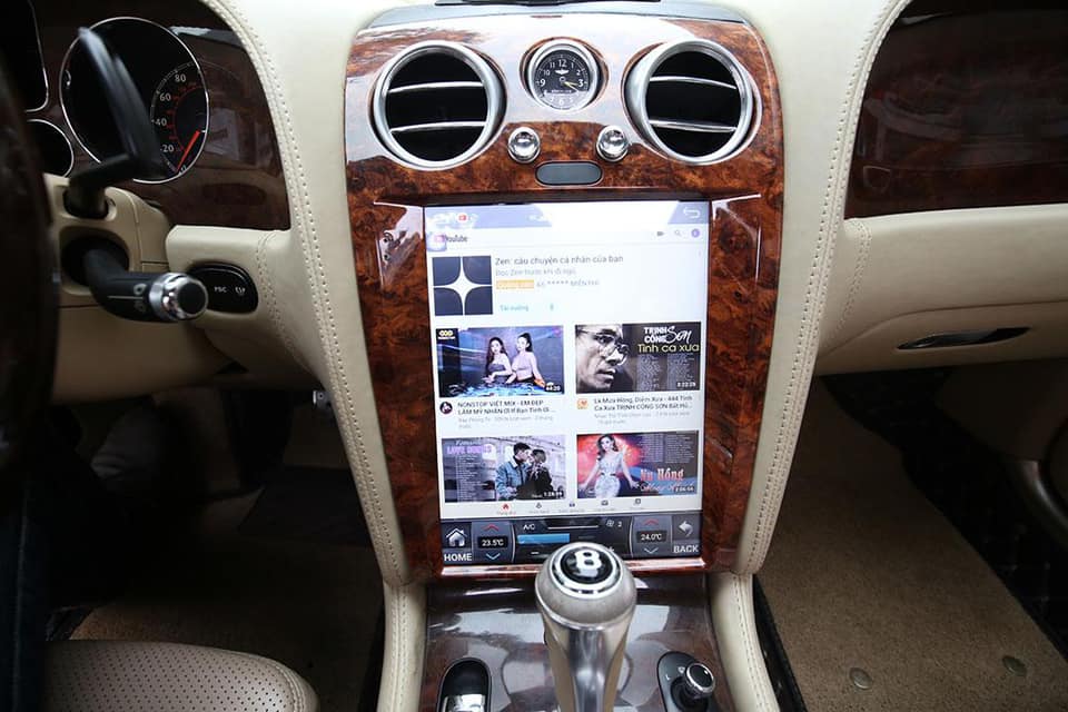 Một số đồ chơi có sẵn trên chiếc Bentley Continental Flying Spur rao bán hơn 3 tỷ đồng này.