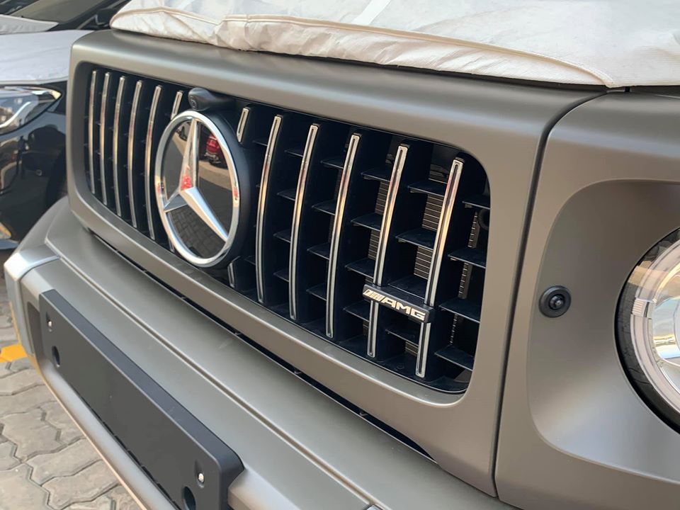 Chiếc SUV hạng sang Mercedes-AMG G63 mang màu G manufaktur Dark Olive Green Magno có giá trên 11 tỷ đồng Chiếc SUV hạng sang Mercedes-AMG G63 mang màu G manufaktur Dark Olive Green Magno có giá trên 11 tỷ đồng