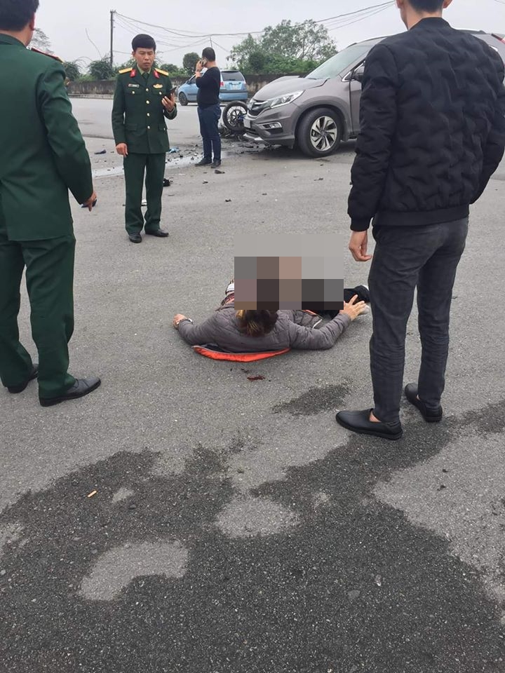Nam thanh niên bị thương nặng sau cú đâm trực diện với xe ô tô con