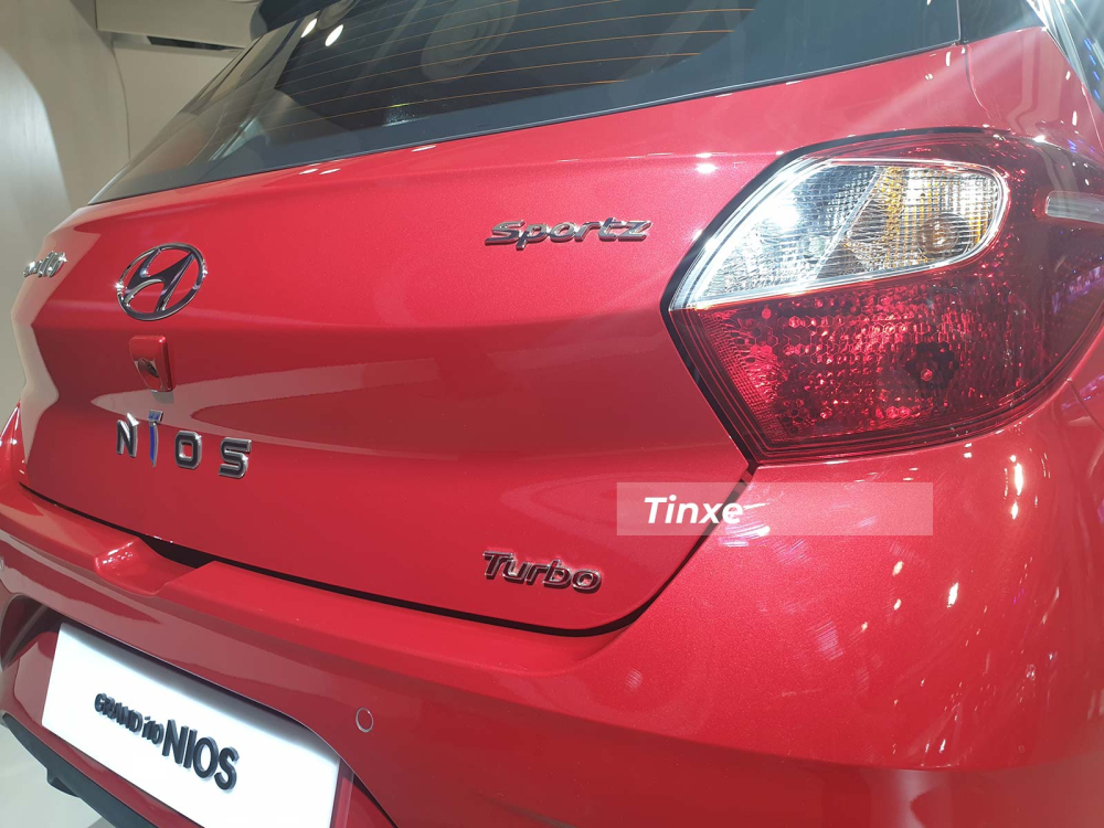 Logo Turbo tr&ecirc;n cửa cốp sau