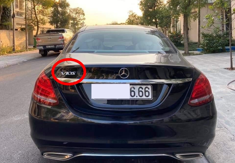 Chiếc Mercedes-Benz C-Class gắn logo xe Toyota Vios ở Hải Phòng còn có biển số tam hoa 6 rất đẹp mắt Chiếc Mercedes-Benz C-Class gắn logo xe Toyota Vios ở Hải Phòng còn có biển số tam hoa 6 rất đẹp mắt