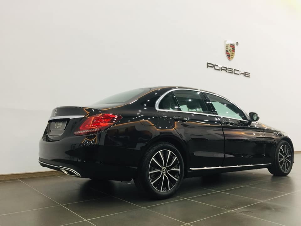 Mercedes-Benz C200 đang c&oacute; gi&aacute; ch&iacute;nh h&atilde;ng 1,499 tỷ đồng